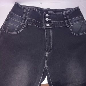 High-Waisted Black Stretch Jeans Tapered Leg  Pockets 2X Zipper and Buttons